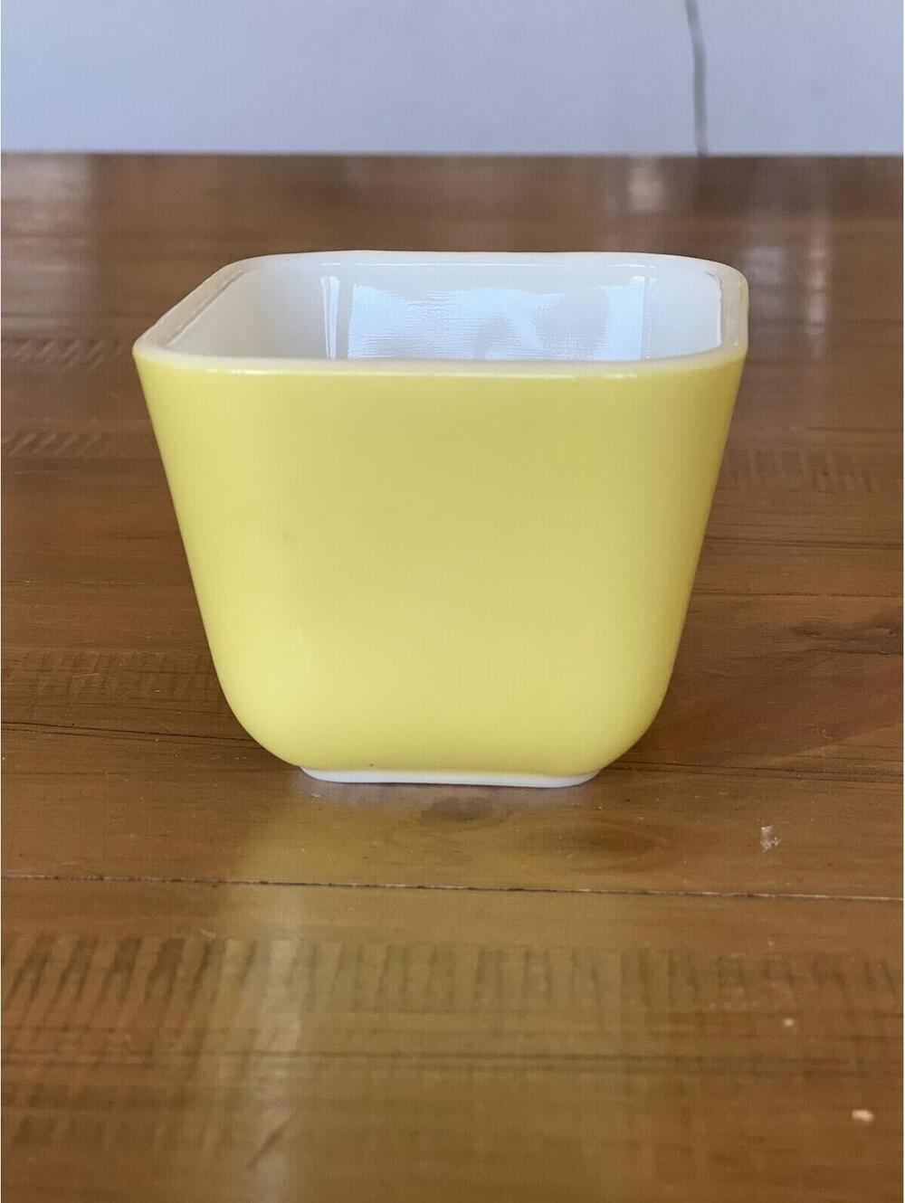 Vintage Pyrex 501B 1 1/2 c Rectangle Refrigerator Dish Yellow - Picture 3 of 4